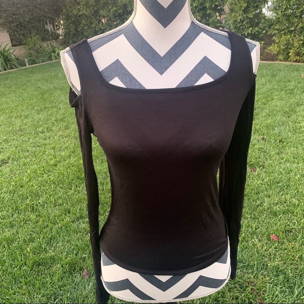 HEINY COLLECTION black cold shoulder top